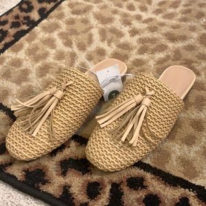 Universal Thread tan mules